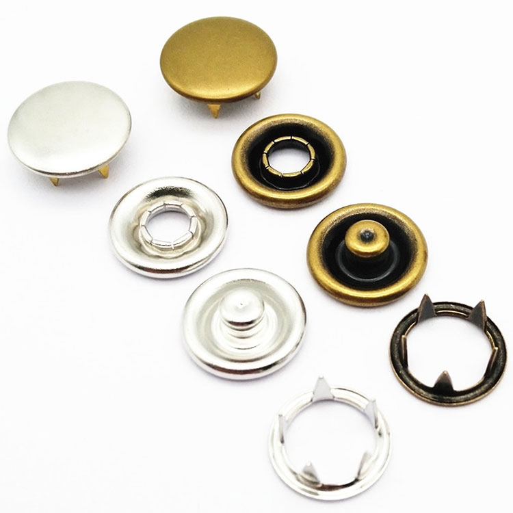 What are the characteristics of metal buttons?