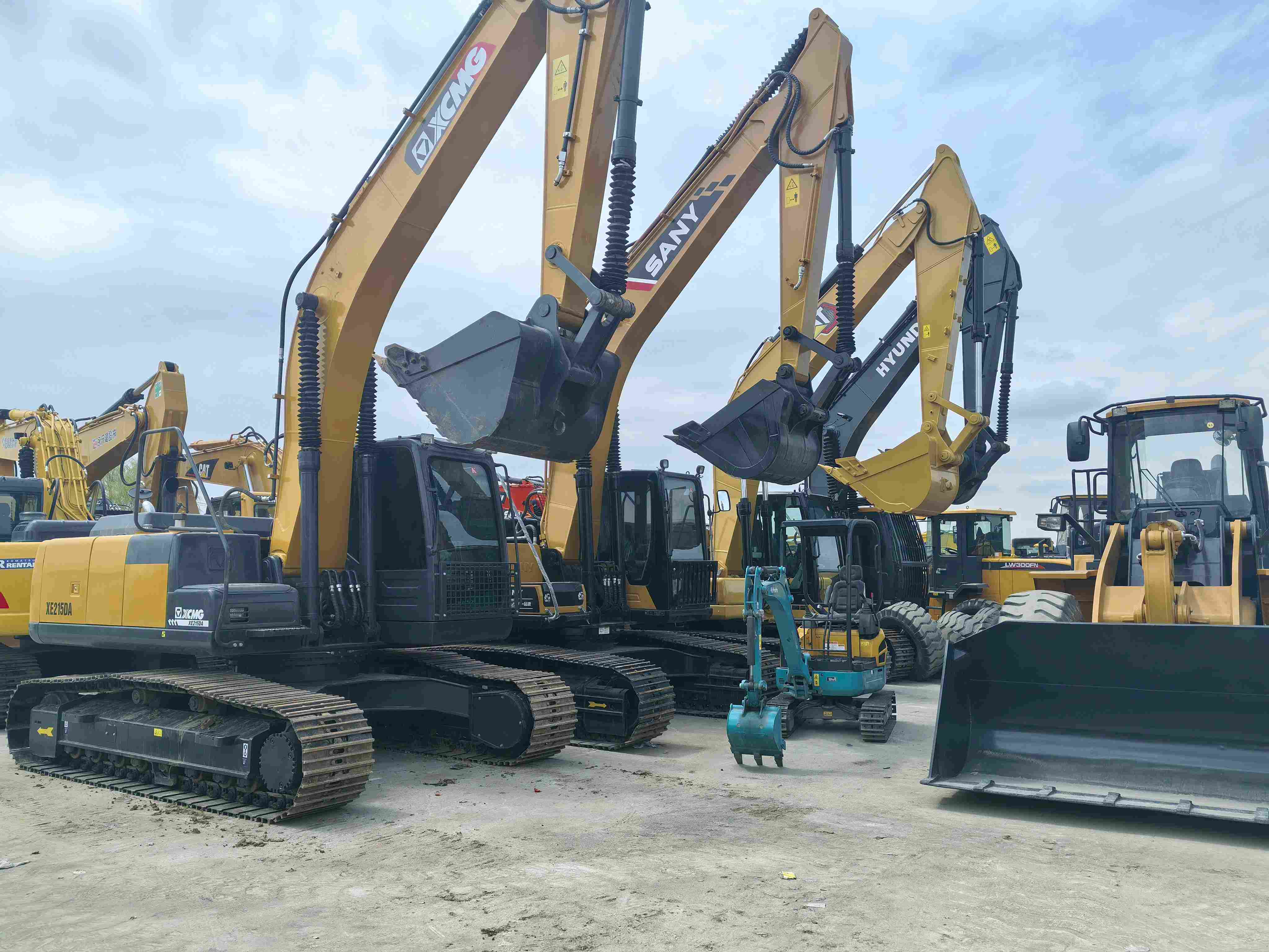 Best Second Hand Loaders: Smart Buying Tips and Top Models Revealed